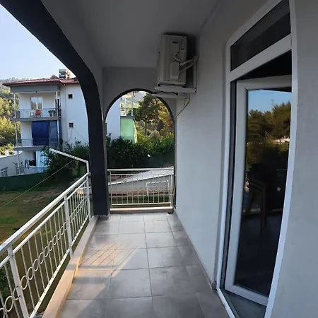 Garden Apartment *